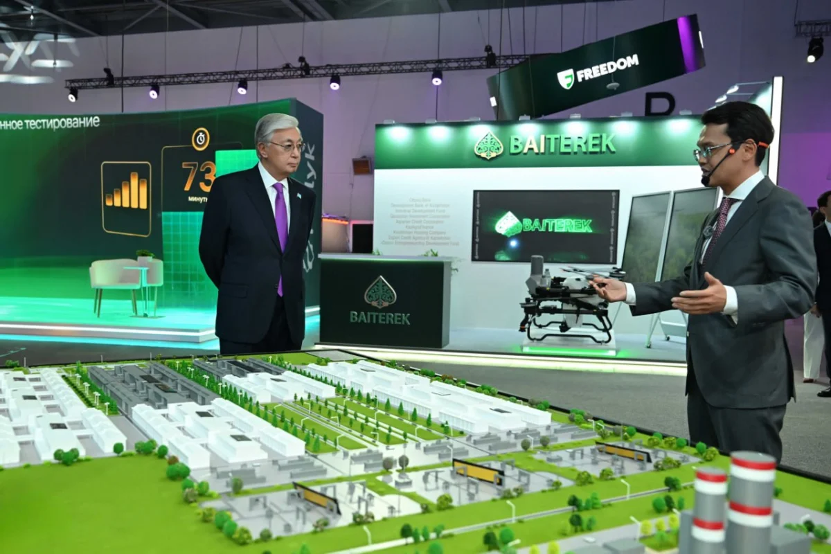 IT-форум AI & Digital Bridge 2026: Токаеву показали новые ИИ-проекты