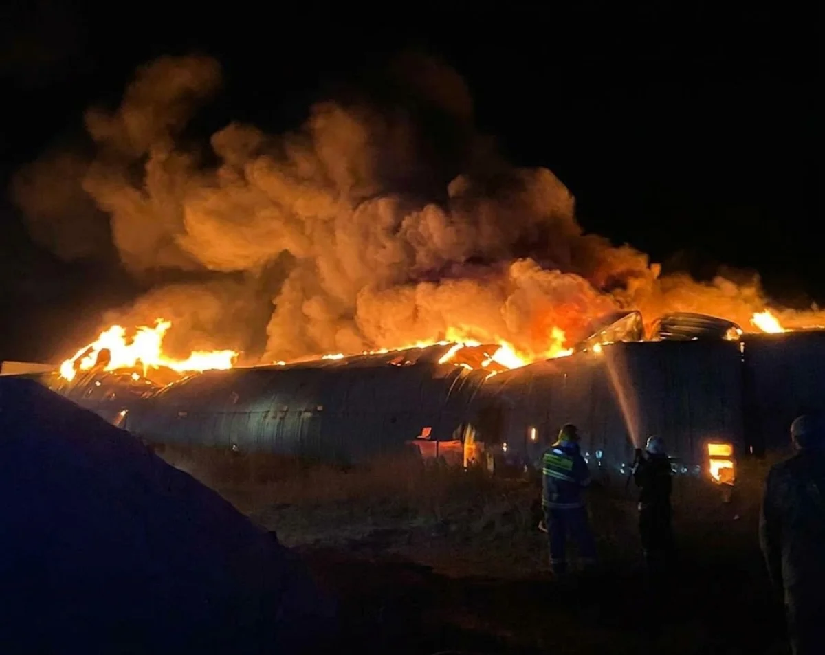 Крупный пожар с угрозой взрыва произошел в промзоне Сатпаева