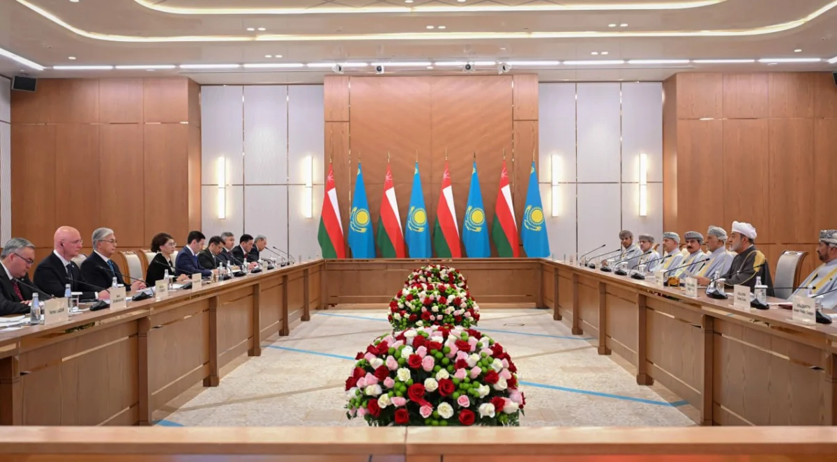 Қасым-Жомарт Тоқаев пен Оман Сұлтаны кеңейтілген құрамда келіссөз жүргізді