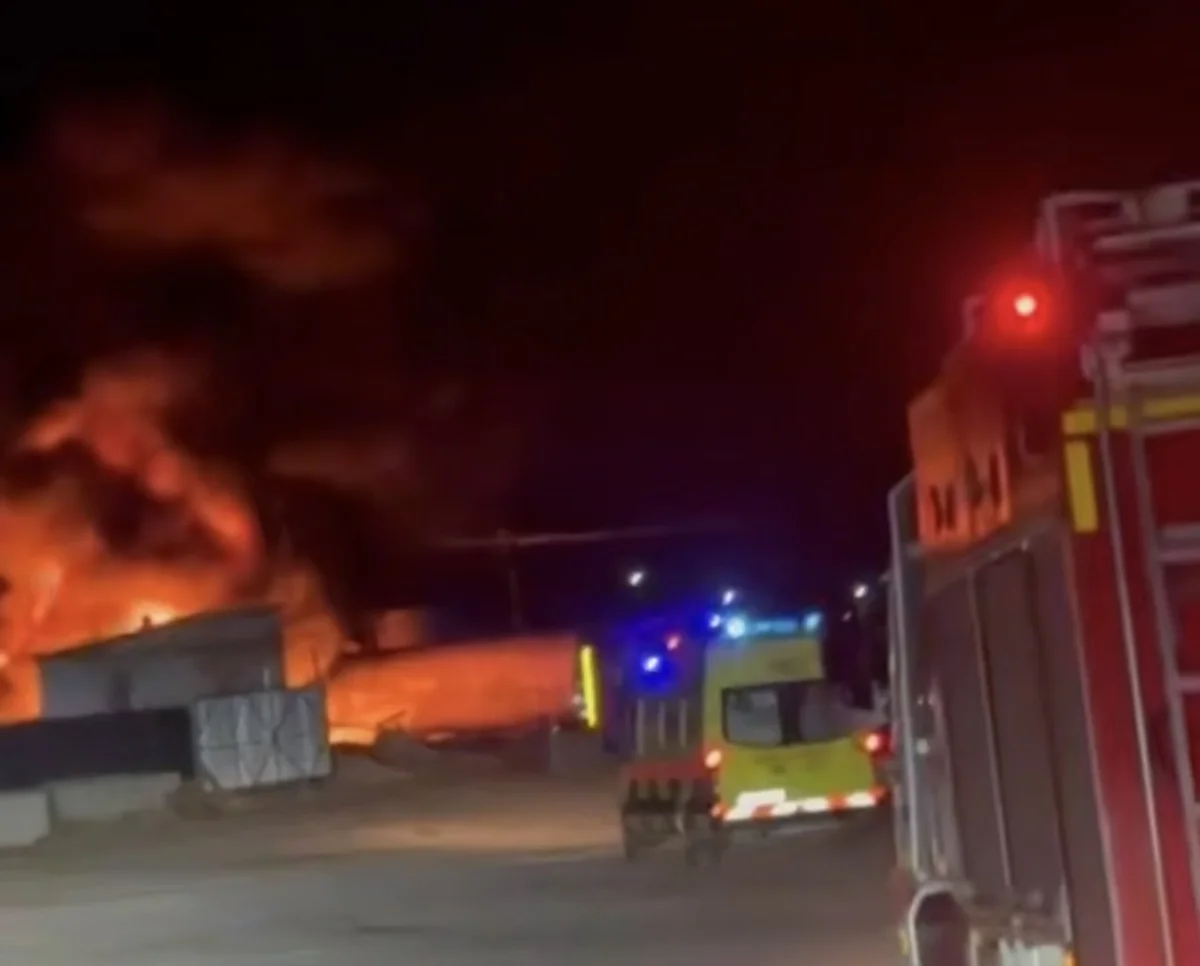 Пожар на асфальтном заводе произошел в Сатпаеве