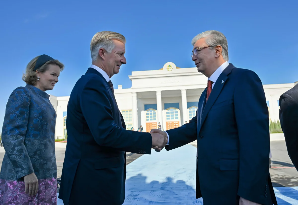 Президент Бельгиялықтар Королі мен Патшайымын елорда әуежайынан шығарып салды