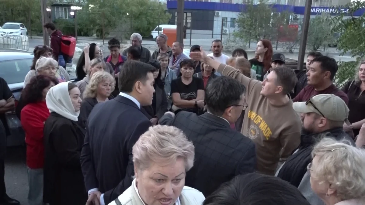 В Актау жители выступили против строительства теплового пункта между домами