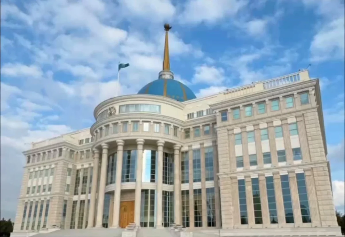 129 ветеранов труда, 473 рабочих промышленности, транспорта и других отраслей удостоены госнаград в канун Дня Республики