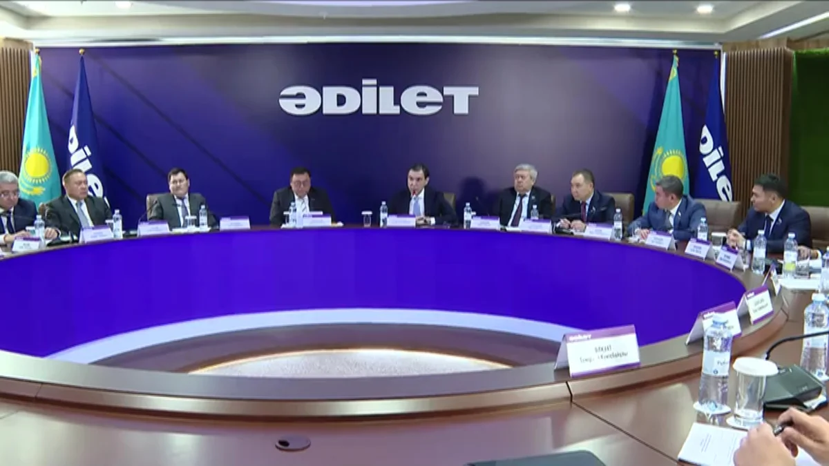 Представители партии «Әділет» обсудили поддержку отечественных производителей и развитие нефтегазовой отрасли