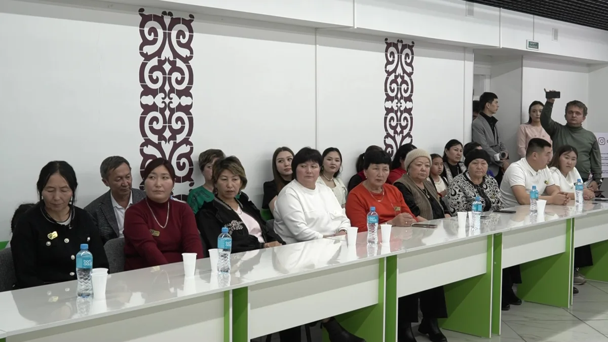 В области Абай впервые чествовали семьи, воспитывающие детей без попечения родителей