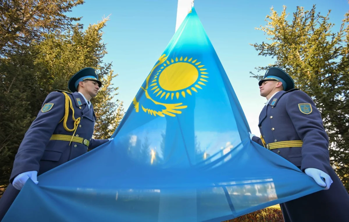 Президент Қасым-Жомарт Тоқаев Мемлекеттік ту көтеру рәсіміне қатысты