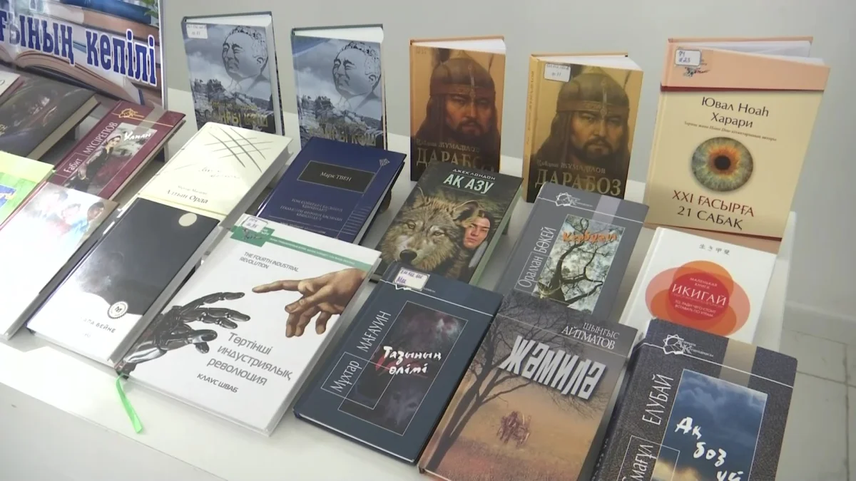 Книги вместо гаджетов: актюбинскую молодёжь призывают больше читать