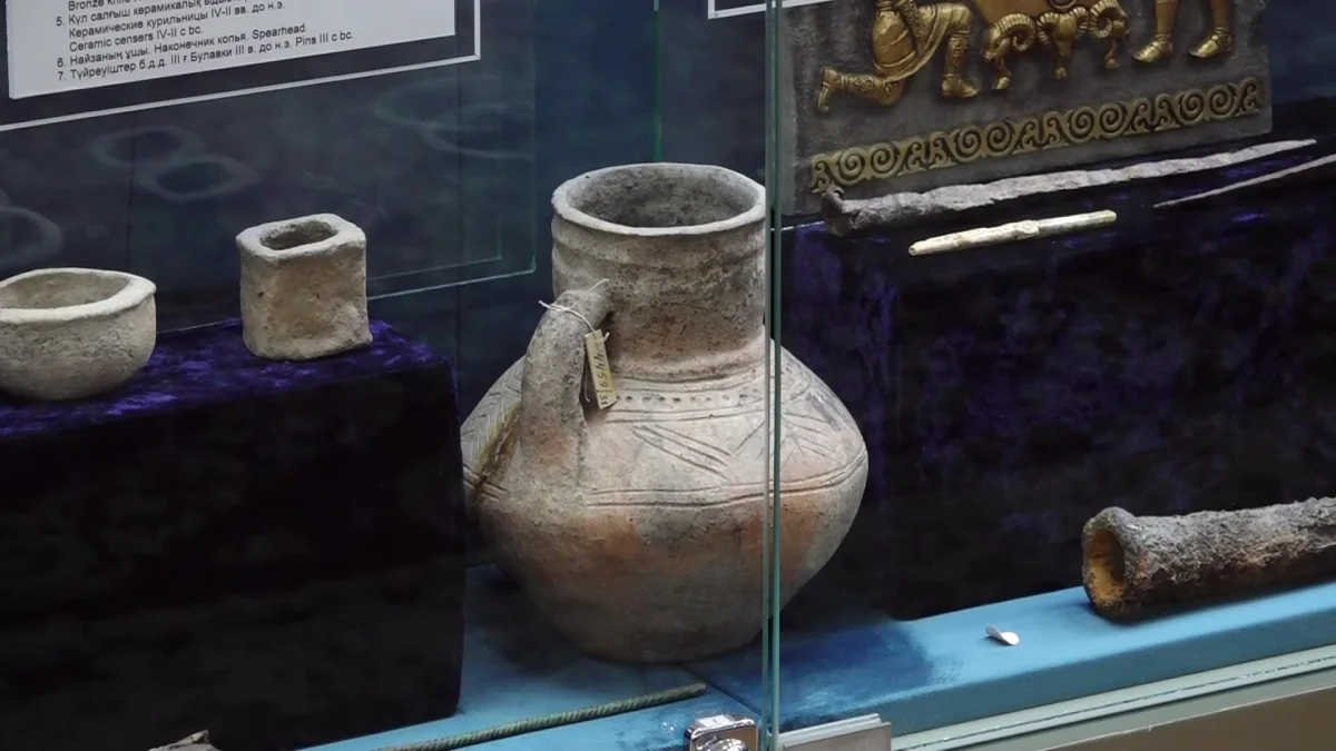 Необычная экспозиция старинных кувшинов открылась в Уральске