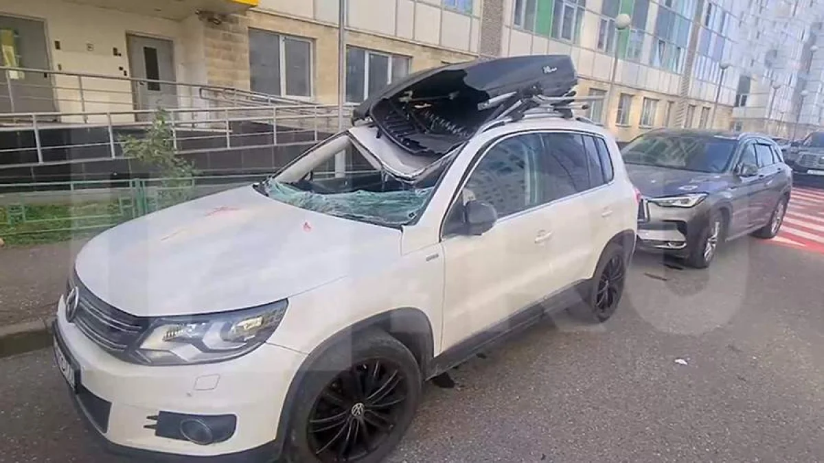 Мужчина упал с 14 этажа на автомобиль и выжил