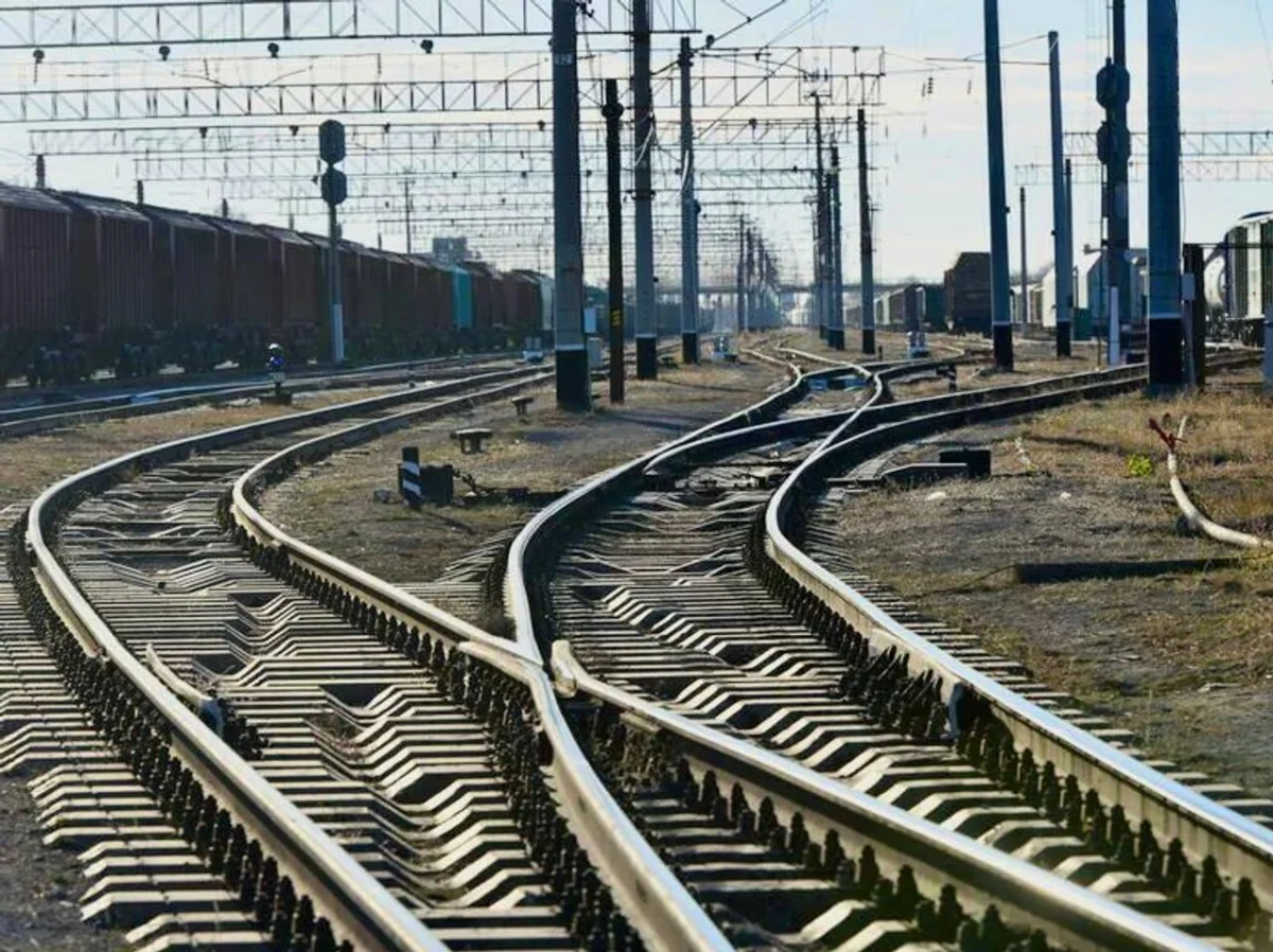 Пропан газы тиелген теміржол цистерналары рельстен шығып кетті