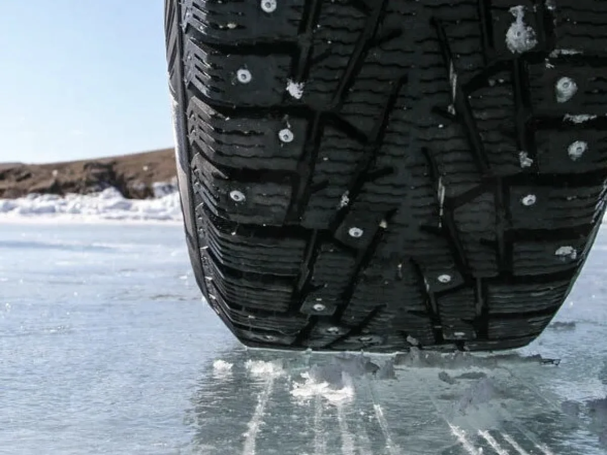 Дороги закрыли в четырех областях Казахстана из-за гололеда