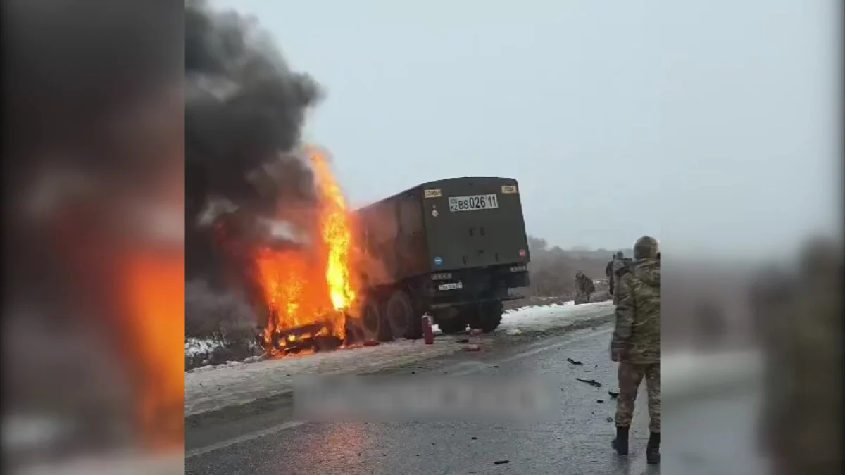 Қызылордада әскерилер мінген көлік апатқа ұшырады