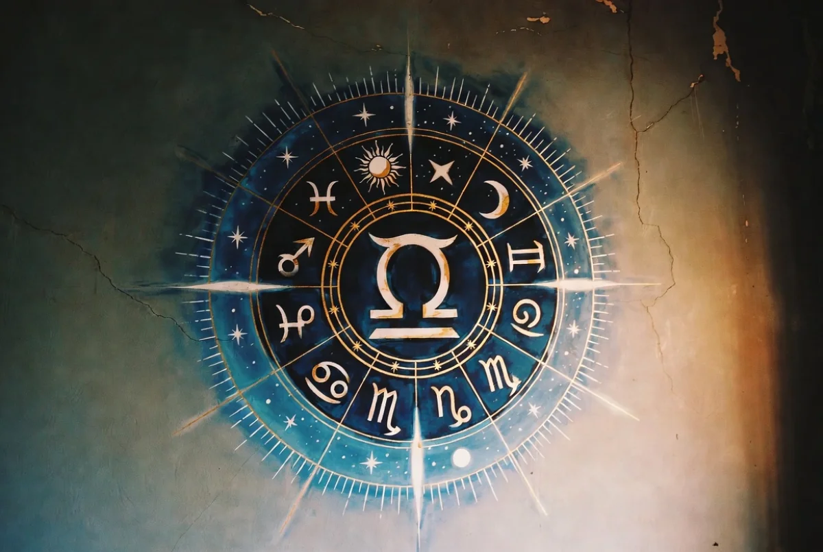Гороскоп на 4 февраля 2026: звёзды обещают гармонию, рост и удачу каждому знаку