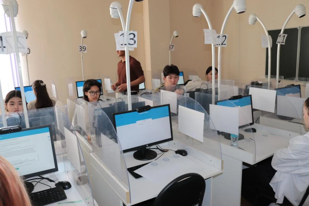 Депутат ҰБТ-ға дайындалуға мүмкіндік беретін онлайн-платформаны іске қосуды ұсынды