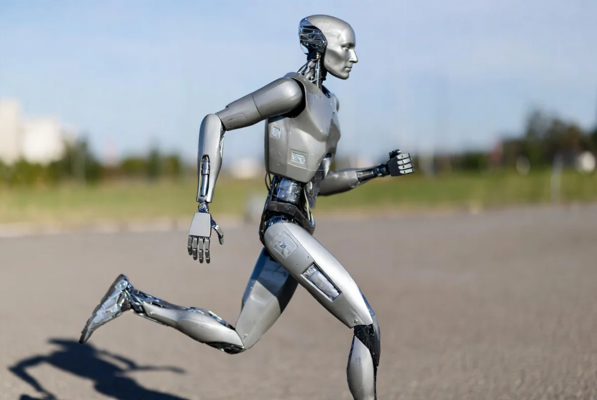 Китай создал самого быстрого в мире человекоподобного робота