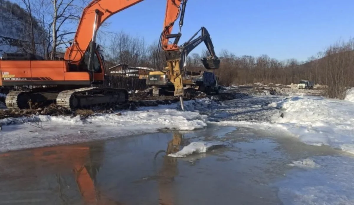 Почти 110 км русел рек очищают в Казахстане в рамках подготовки к паводкам