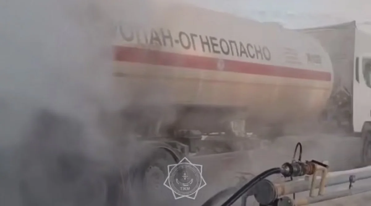 В Уральске загорелся газовоз