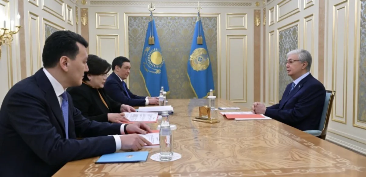 Токаев провел рабочую встречу с руководством Конституционной комиссии