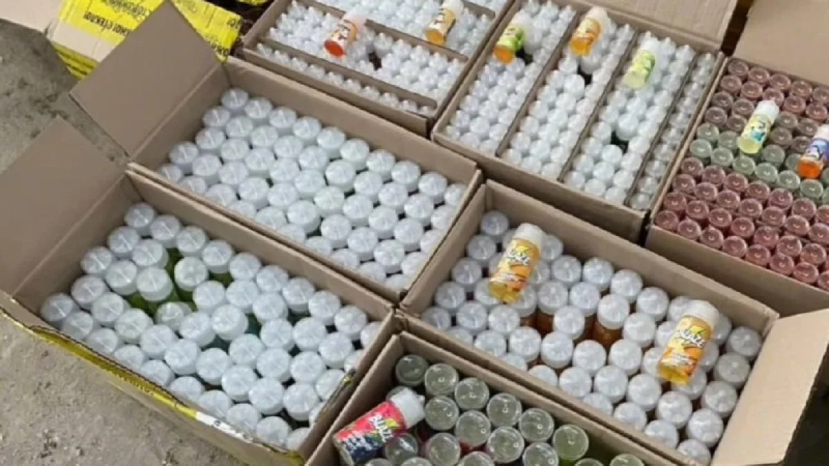 Батыс Қазақстанда вейптерді заңсыз әкелгендер сотталды