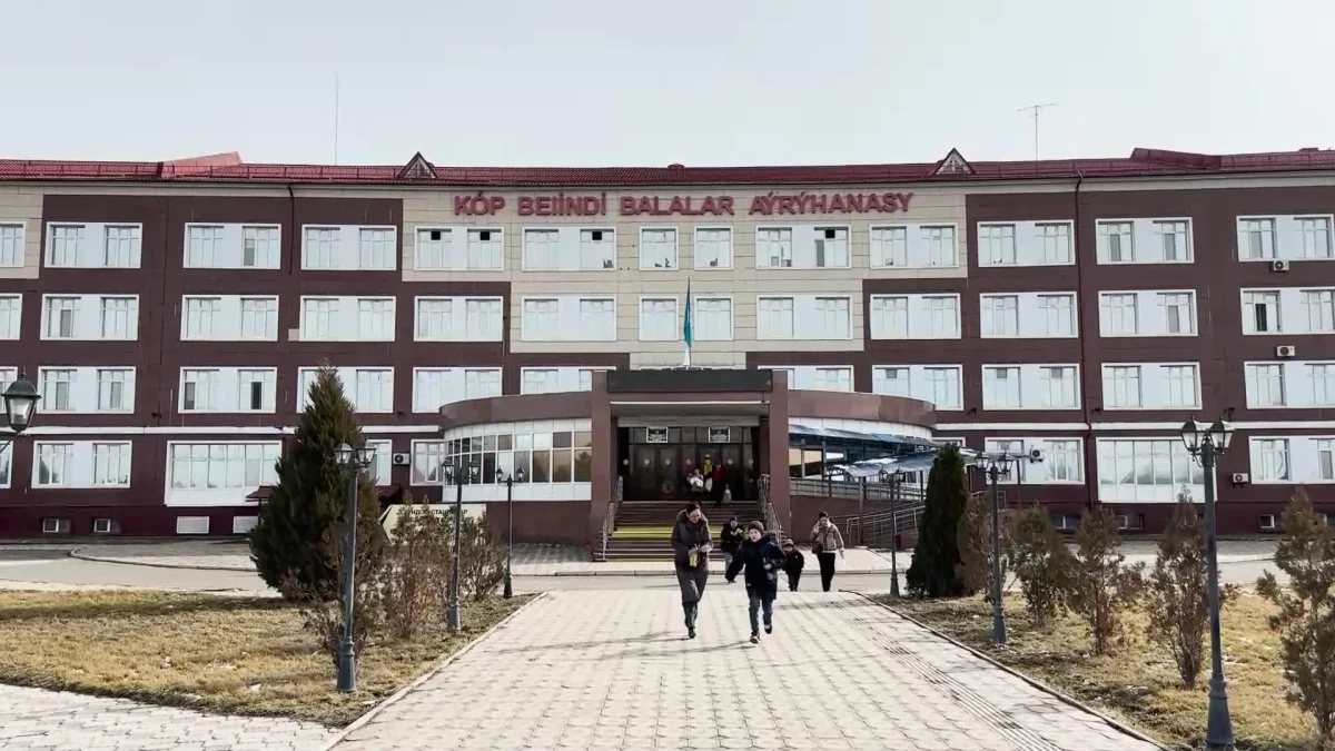 Таразда 36 жастағы әйел 2 баласын бесінші қабаттан лақтырып жіберген