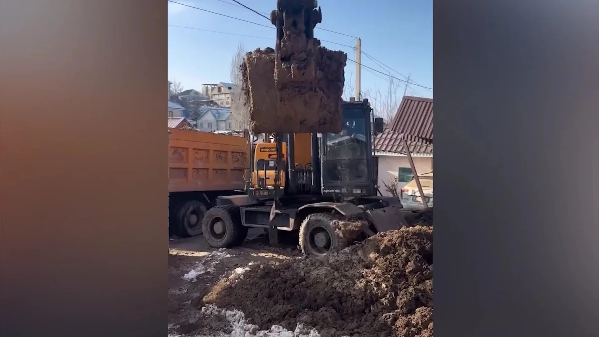 Алматы облысында тау опырылып, топырақ астында адам қалып қоя жаздады