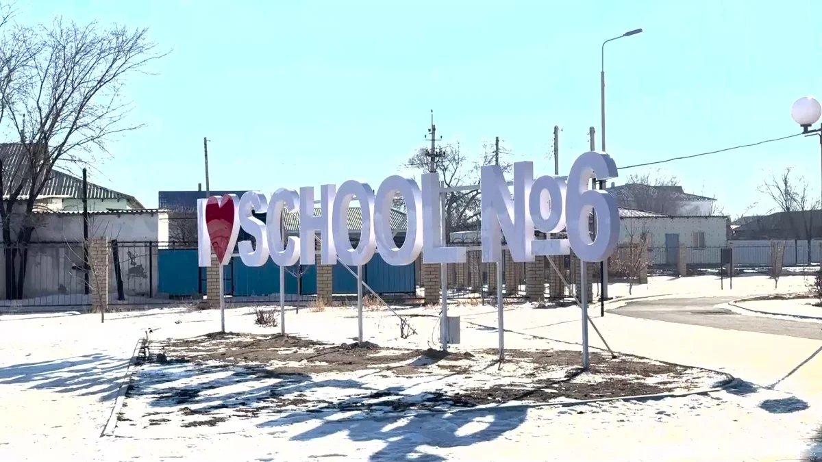 Атырау облысында мектепке балта апарып, елді  дүрліктірген оқушы мектепке оралды