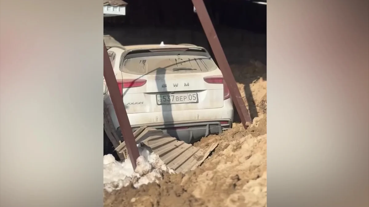 Грунт сошел с горы в Алматинской области: очевидцы рассказали подробности ЧП