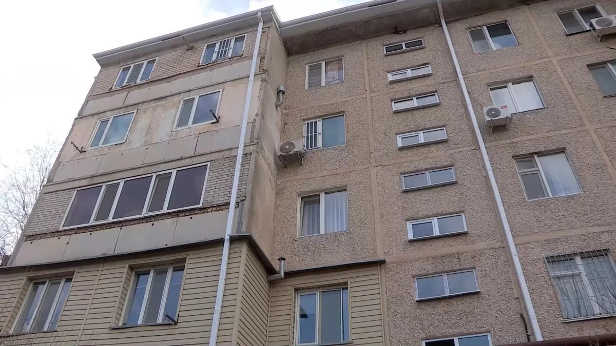 Шымкентте көпқабатты үйлердің бірінен 3 адамның мәйіті табылды