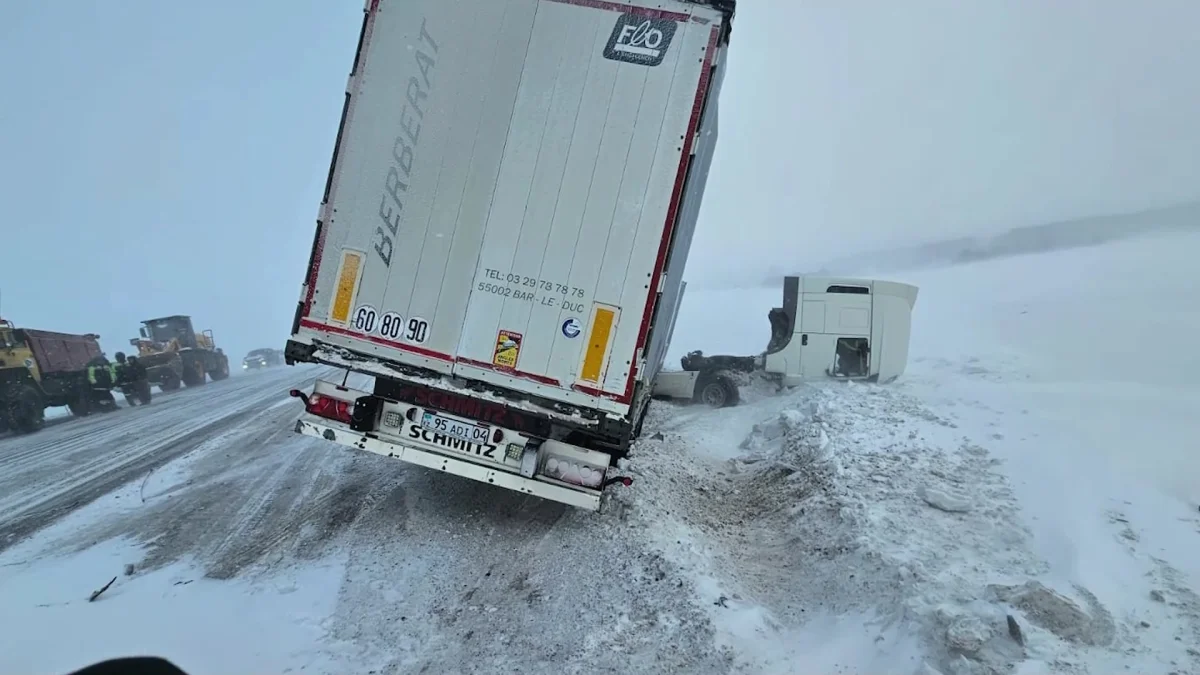 Четыре человека погибли в ДТП на трассе в Актюбинской области