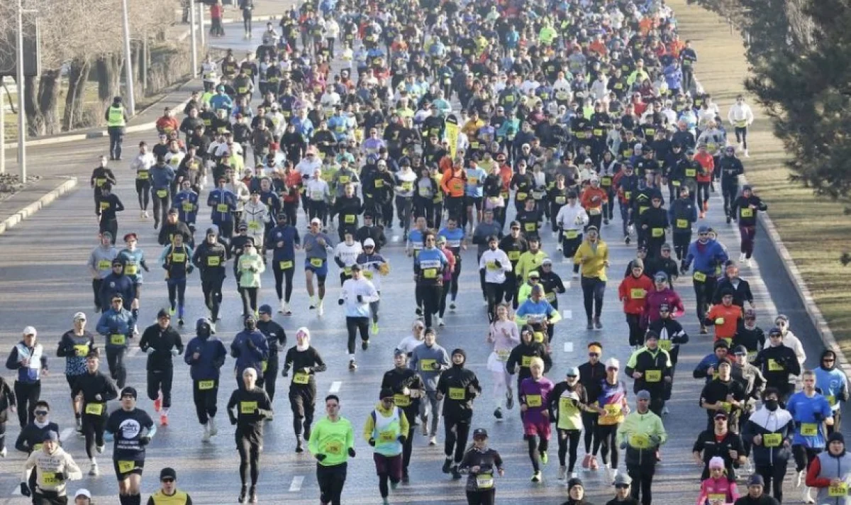 2 500 бегунов из 22 стран открыли спортивный сезон в Алматы