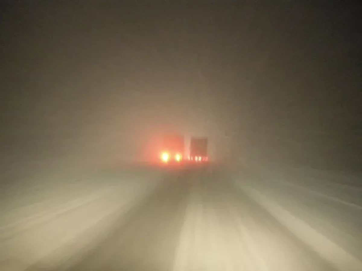 Трассы закрыли в трёх областях Казахстана из-за нулевой видимости