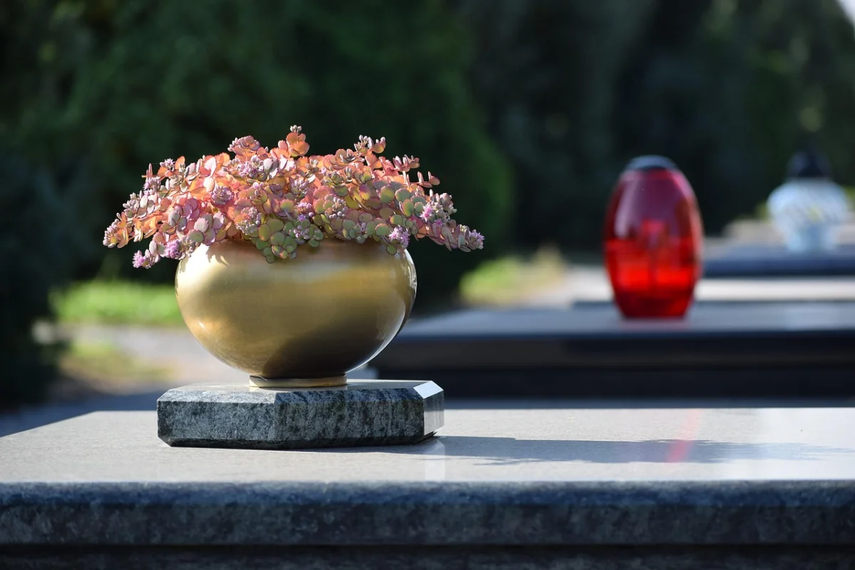 В Караганде разгорелся спор из-за одной могилы: две семьи требуют эксгумации