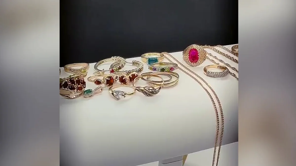 Жительница Павлодара украла из магазина сестры украшения на 164 млн тенге