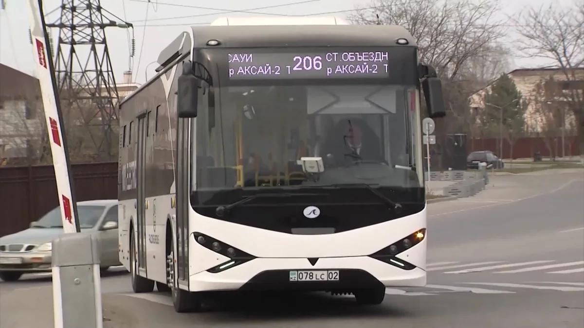 Алматыда автобусты жүргізуші куәлігі жоқтар тізгіндеген: 34 жүргізуші қызметтен шеттетілді