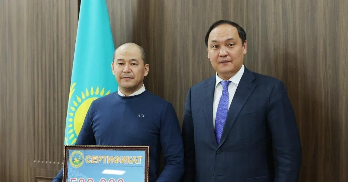 Облыс әкімі Таразда 13 жасар қызды құтқарып қалған тұрғынға сыйақы табыстады