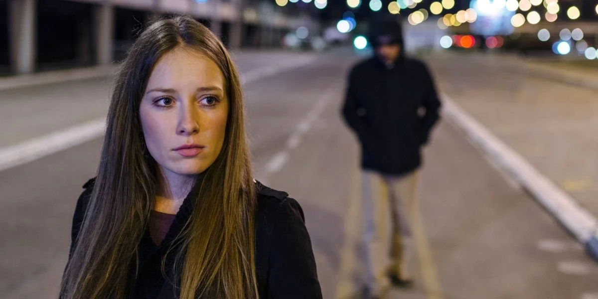 БҚО-да сталкинг жасаған ер адамға айыппұл салынды