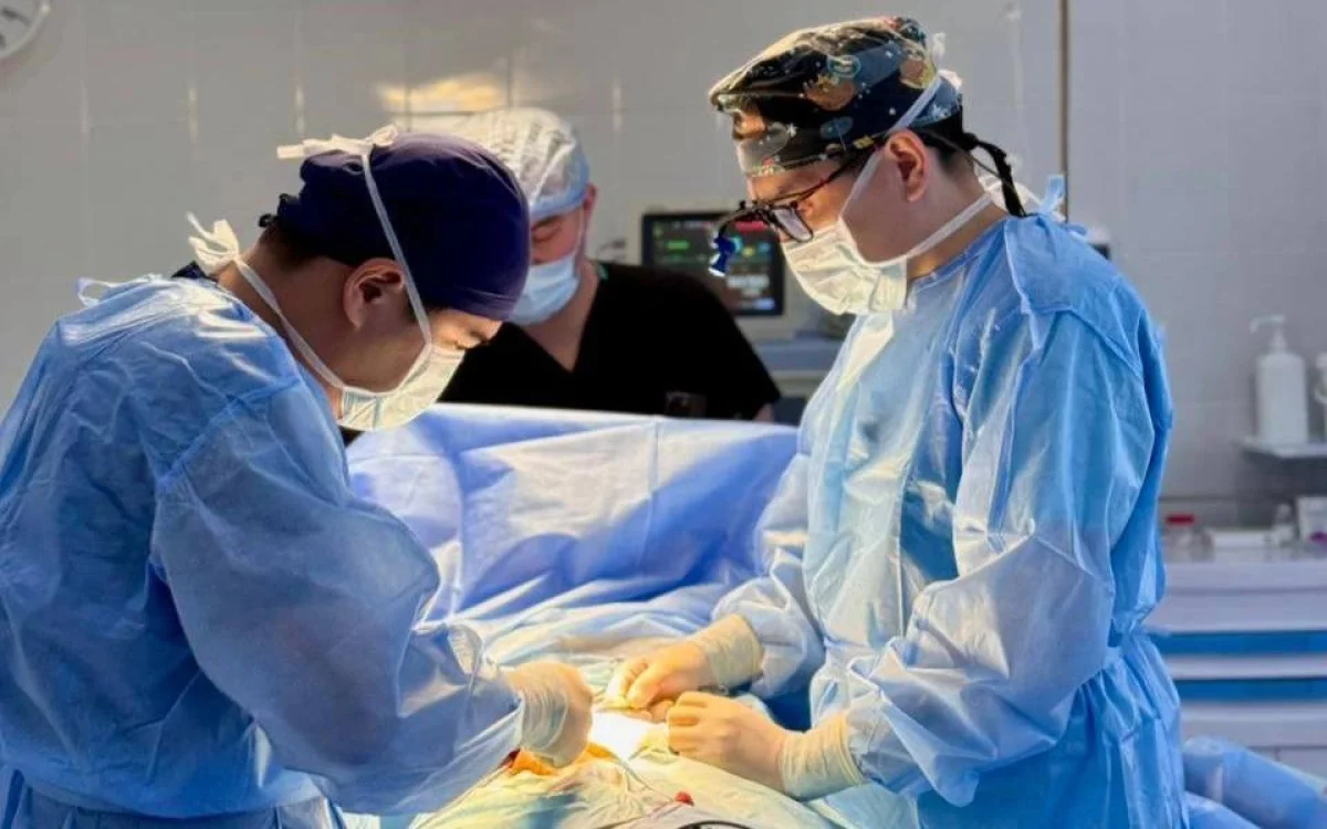 Алматыда жүректің ауыр ақауы бар жүкті әйелге шұғыл операция жасалды