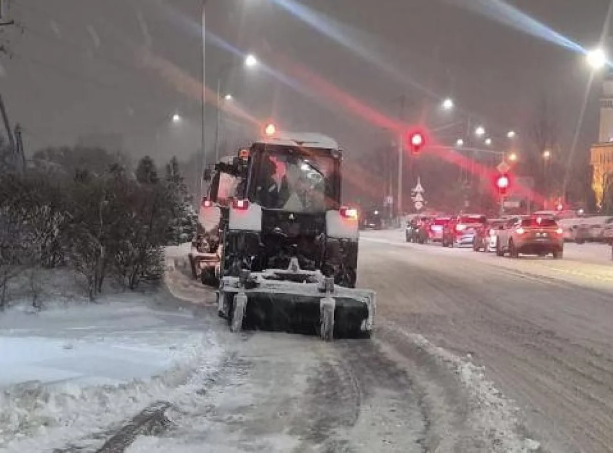 Непогода в Астане: на полигоны вывезено 3200 грузовиков снега и льда