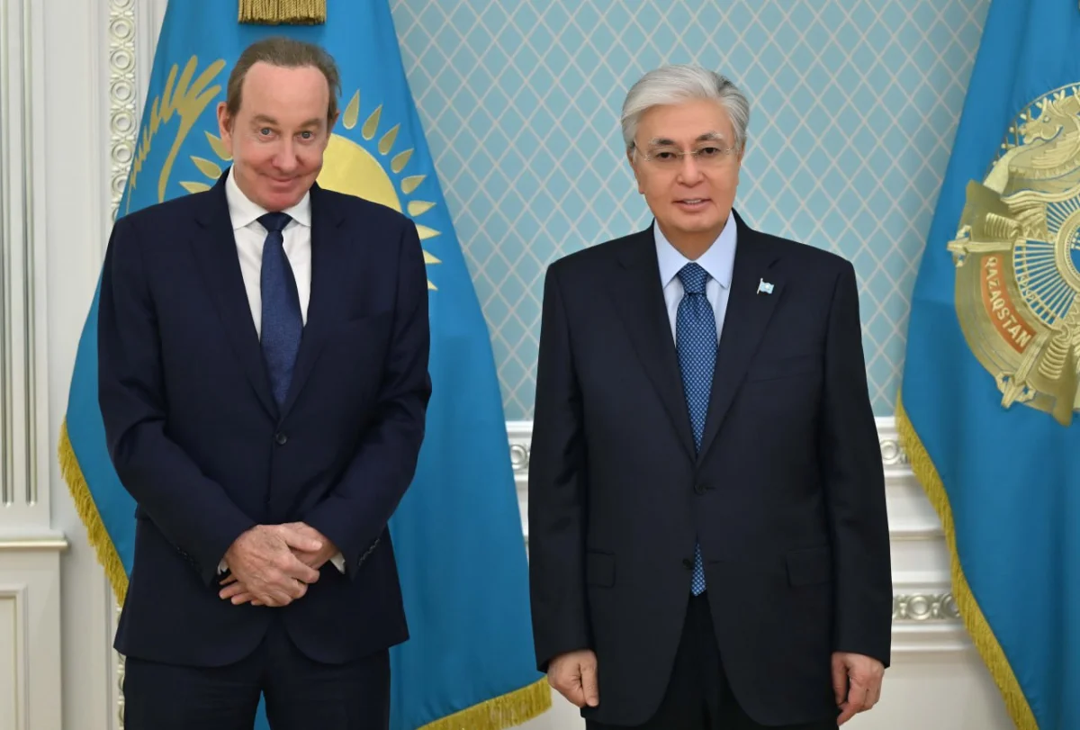 Президент Air Astana компаниясының директорымен кездесті