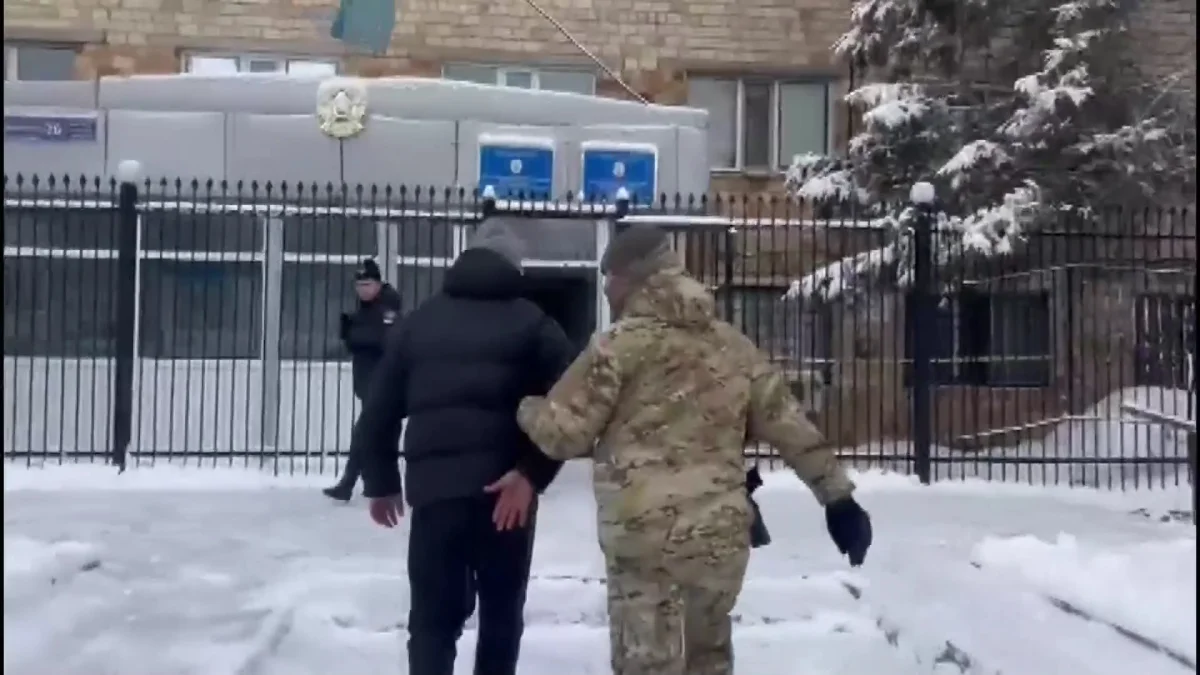 Бриллианты норковая шуба и ноутбук - в Караганде задержали банду воров