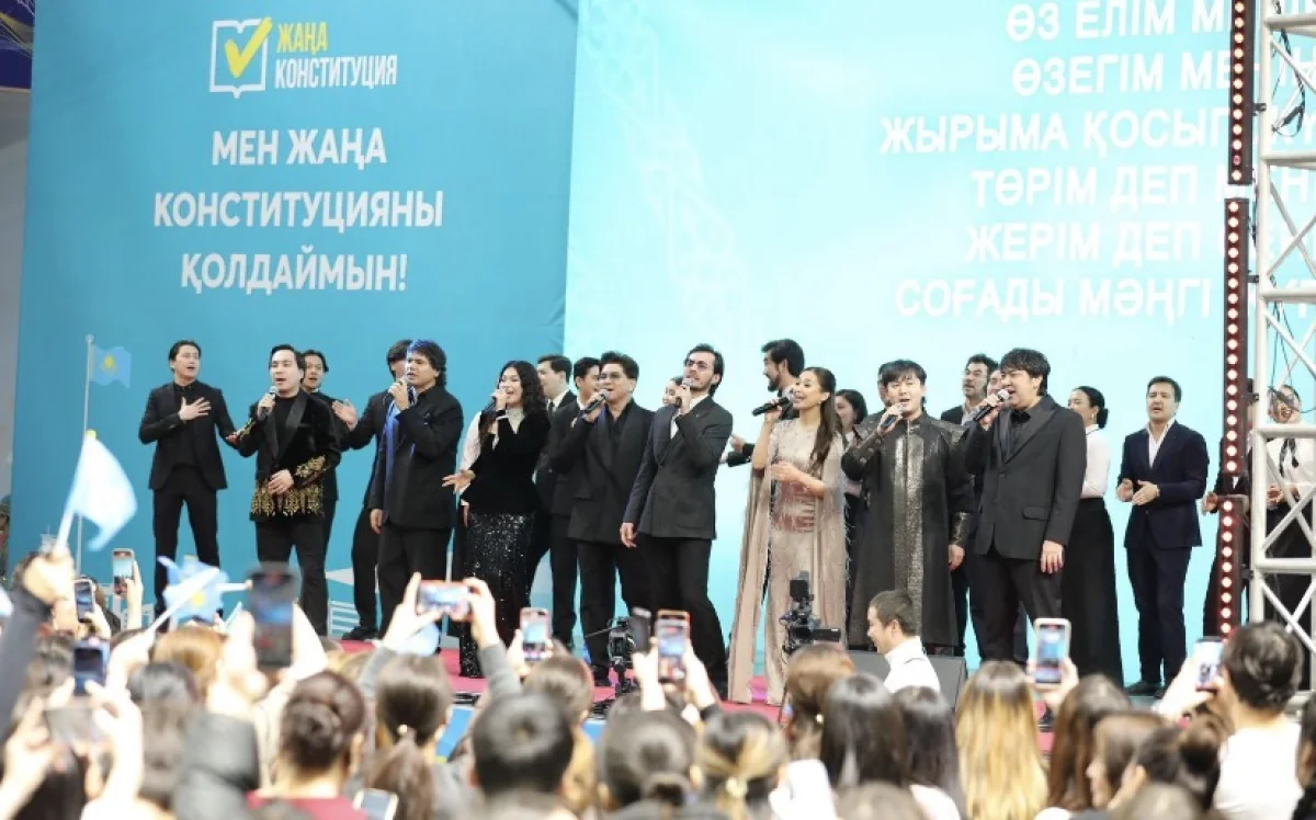 Мангистау объединился в поддержку новой Конституции: 4 тысячи участников и выступление «МузАРТ» в Актау