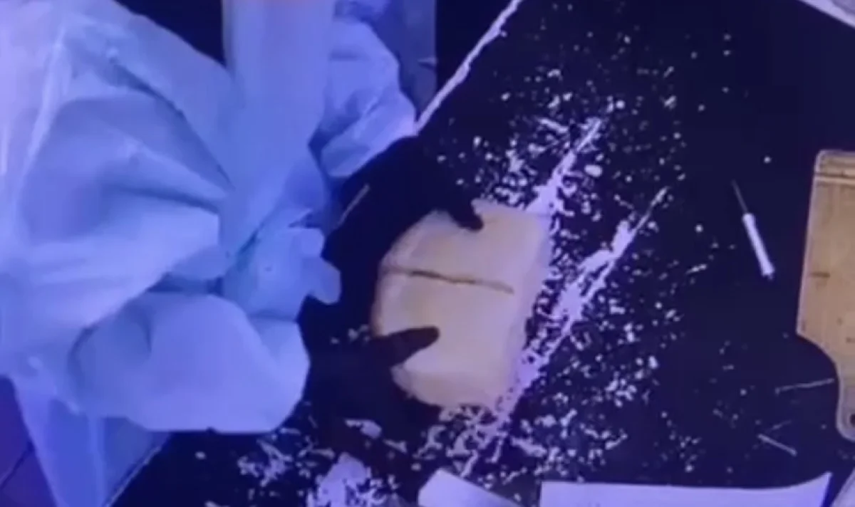 Житель Усть-Каменогорска спрятал телефон в булке для друга в СИЗО