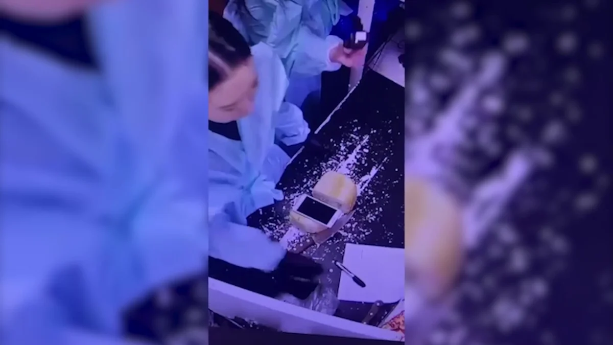 Мобильный телефон пытались передать подследственному в булке хлеба в ВКО