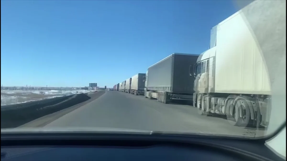 «Жайсан» бекетінде 330-дан астам жүк көлігі кептелісте тұр