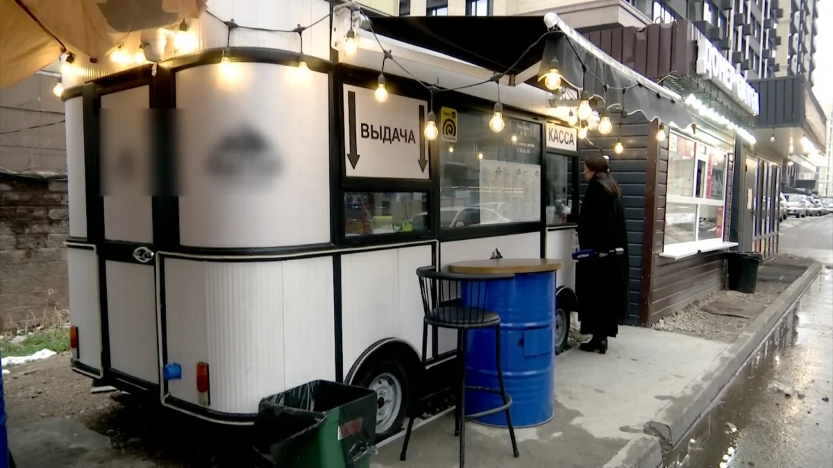 Алматинец получил серьезный ожог пищевода, заказав компот в киоске быстрого питания