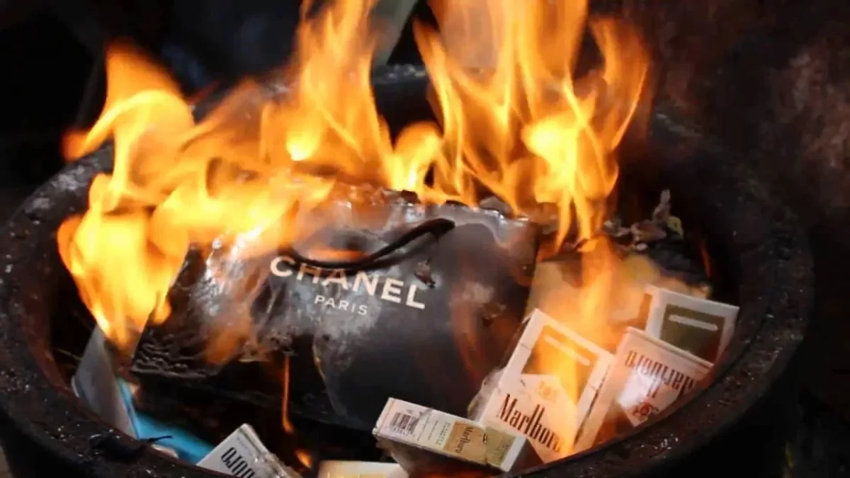 Сжигать нераспроданную одежду запретили в Европе