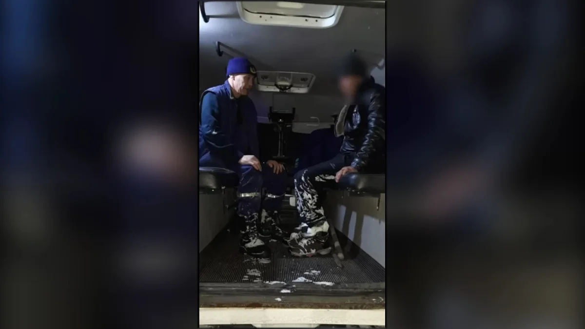 Чудесное спасение: пропавшего мужчину нашли по пояс в снегу в Костанайской области