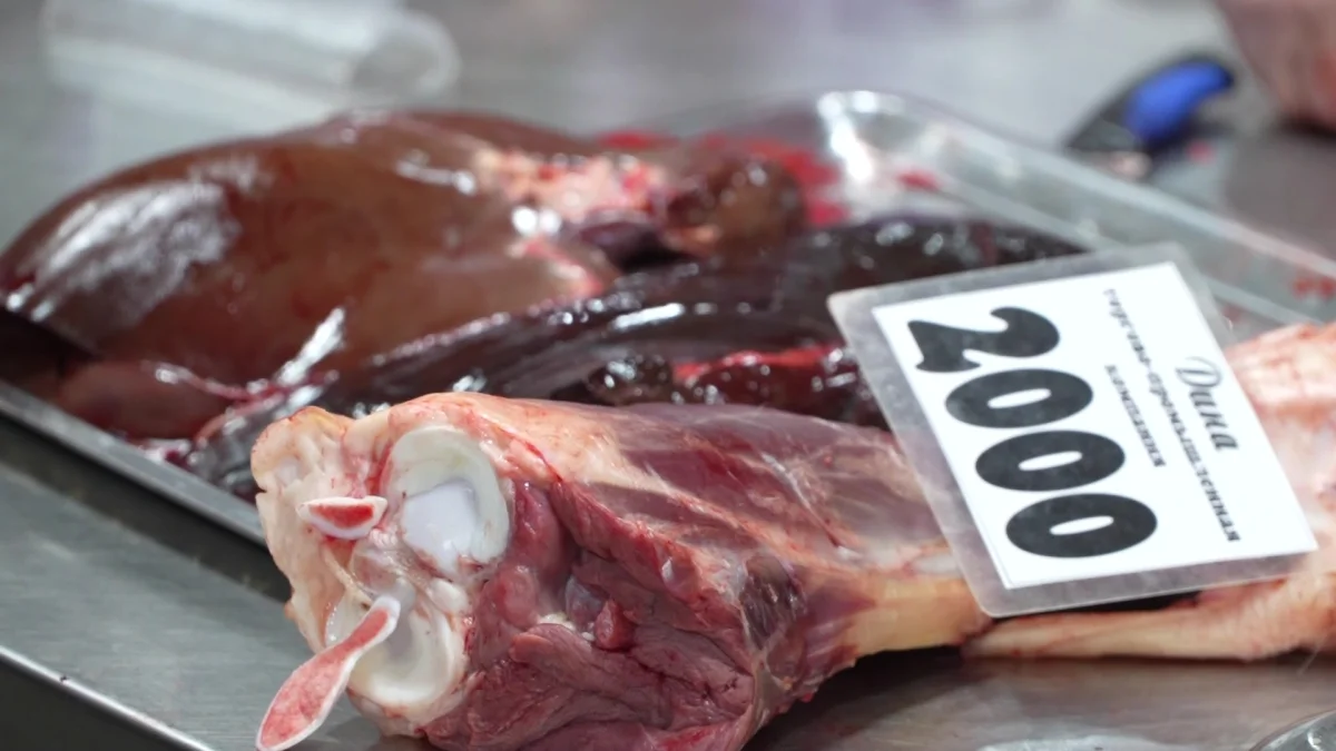 Атырауда сауда орындарында сиыр еті азайып кетті