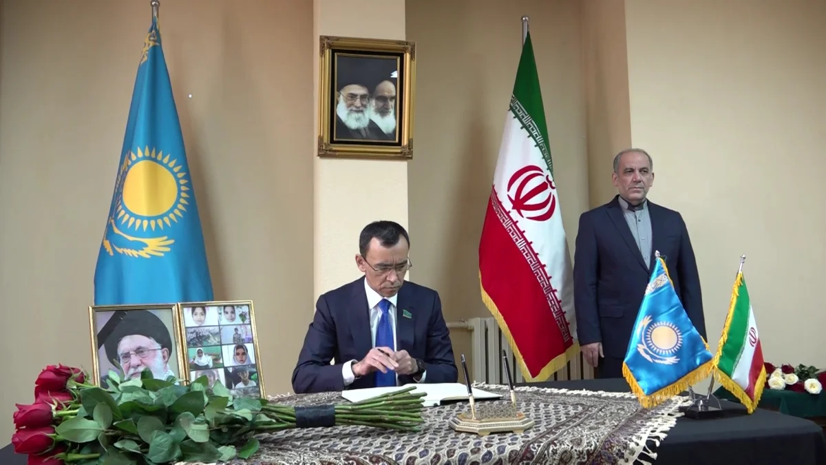 Спикер Сената оставил запись в книге соболезнований в Посольстве Ирана