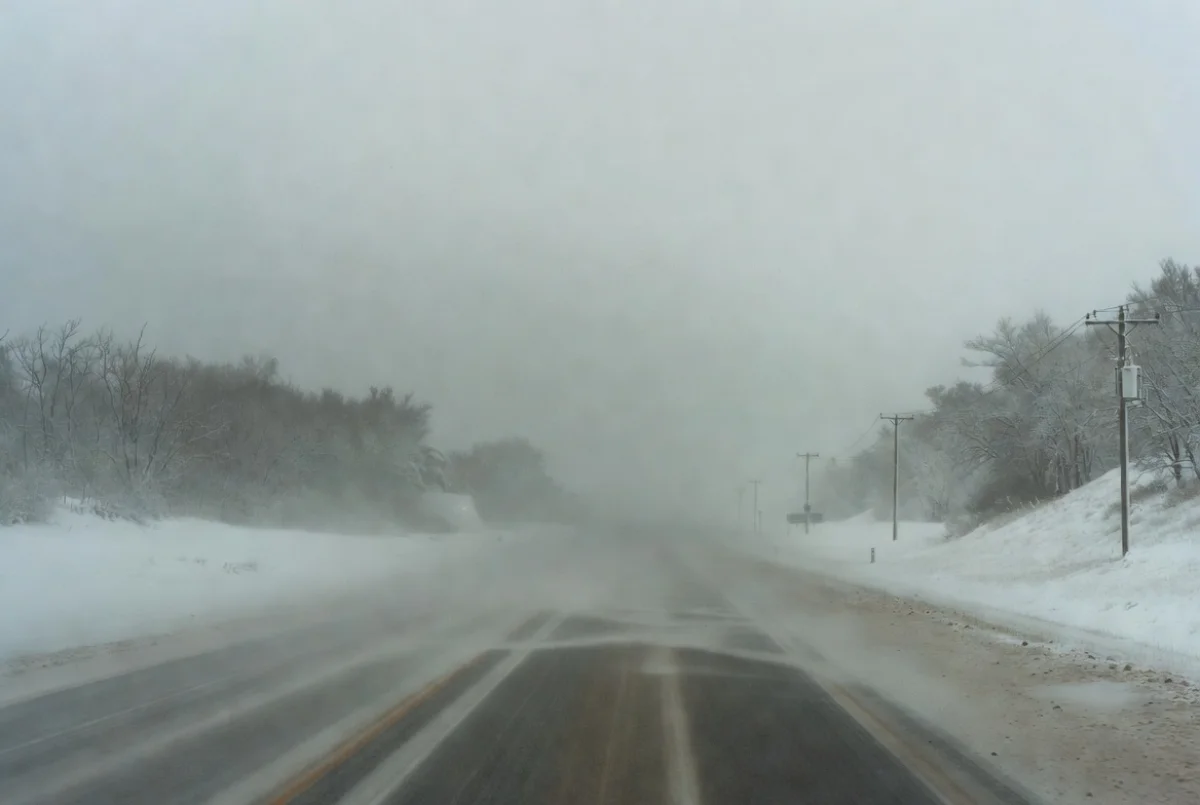 Непогода перекрыла трассу: движение ограничили на участке дороги Актобе – Атырау